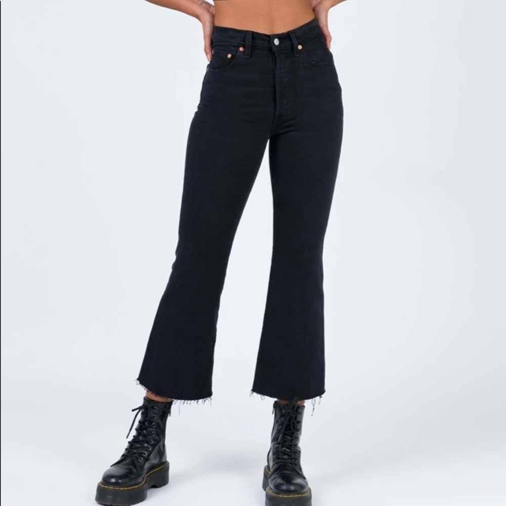 Black Levi’s Ribcage Crop Flare Jeans — Size 26